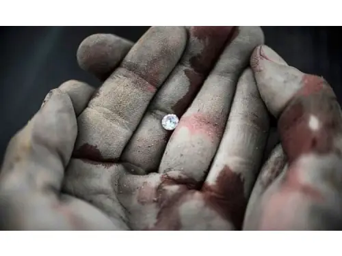 Krwawe diamenty – mroczna historia handlu klejnotami