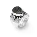 Srebrny pierścionek z kamieniem